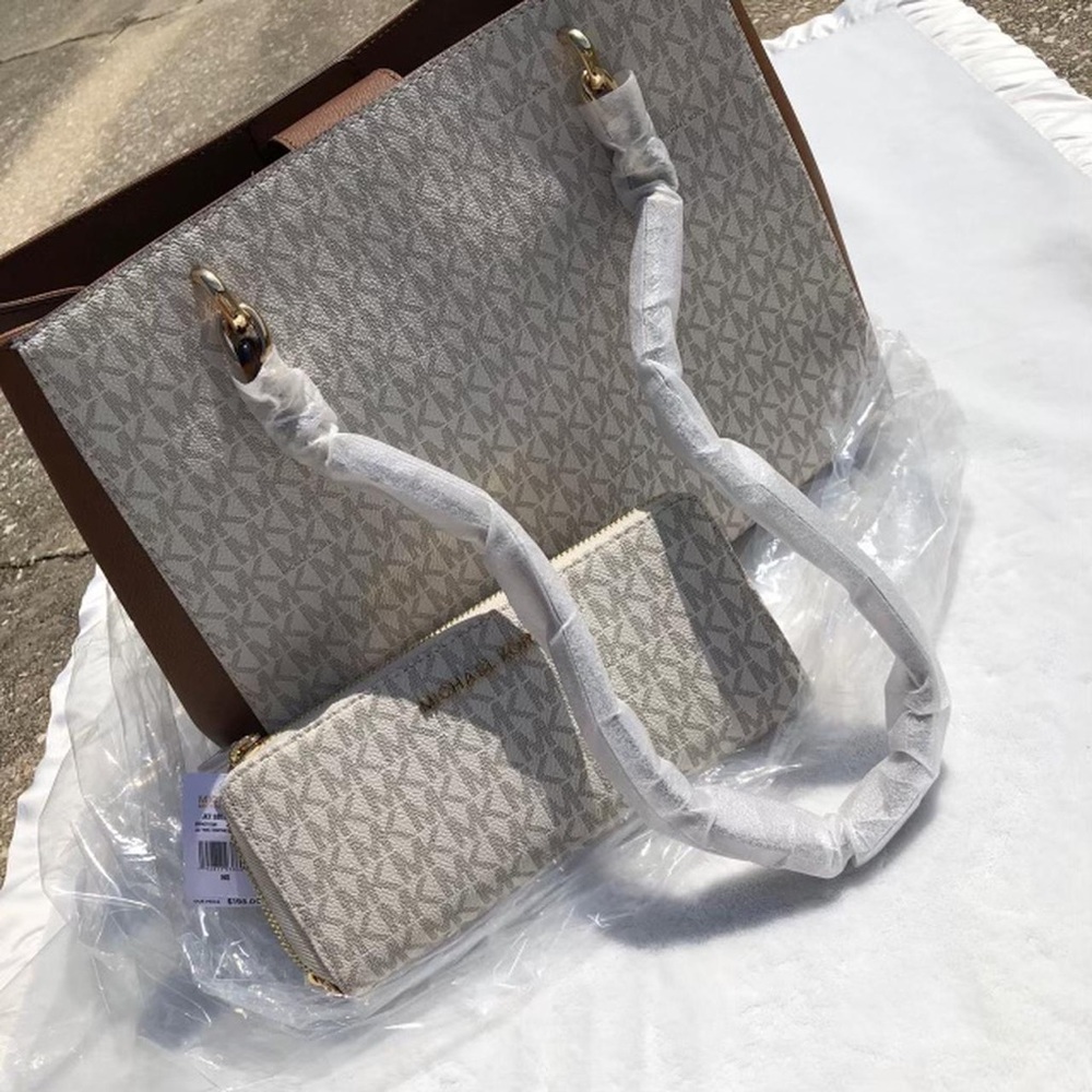 signature sofia large vanilla tote bag w matching wallet 🤍